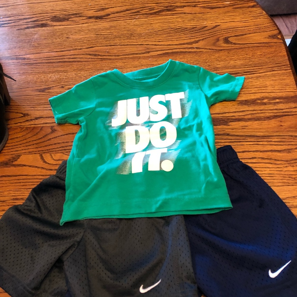 Toddler boy Nike shorts/t shirt-3 piece set